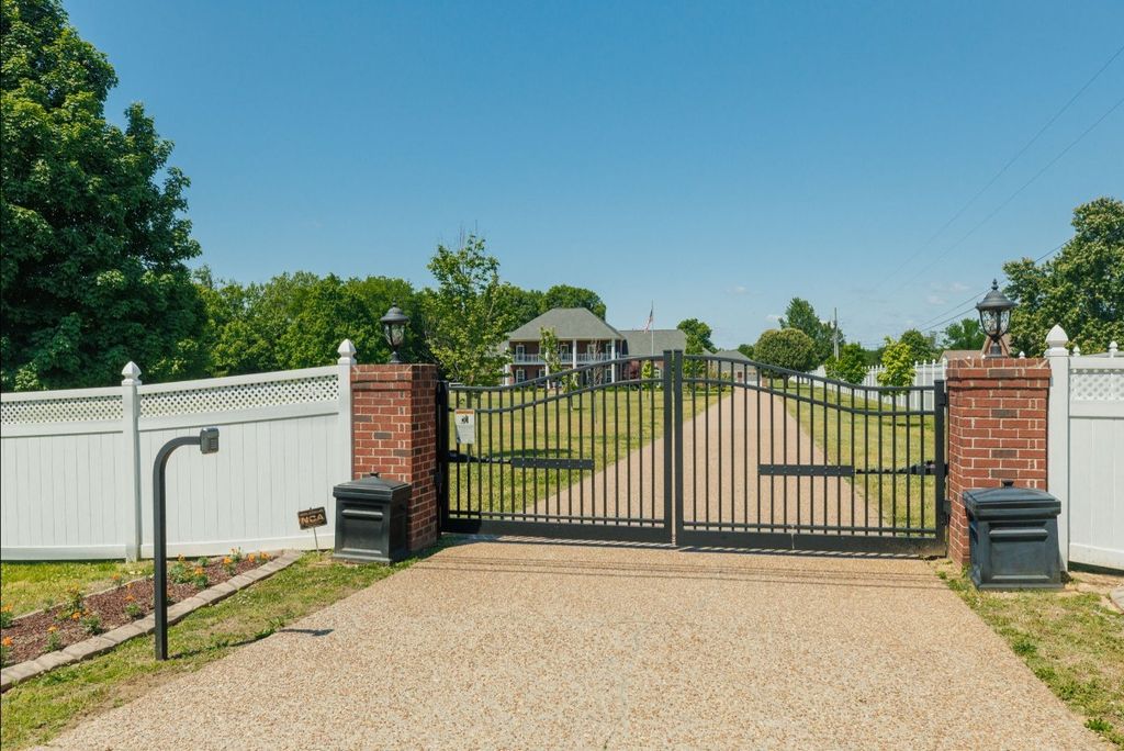 1916 S Mount Juliet Rd, Mount Juliet, TN 37122