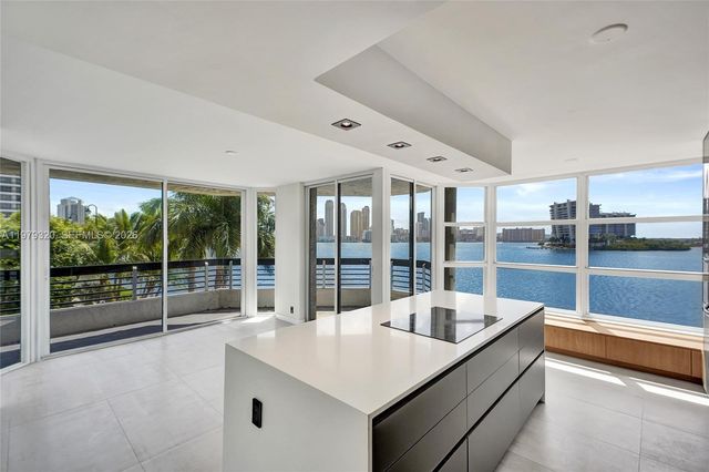 3530 Mystic Pointe Dr 415, Aventura, FL 33180