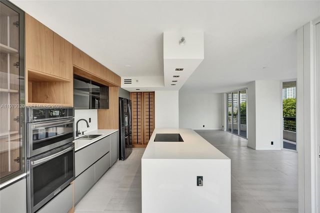 3530 Mystic Pointe Dr 415, Aventura, FL 33180