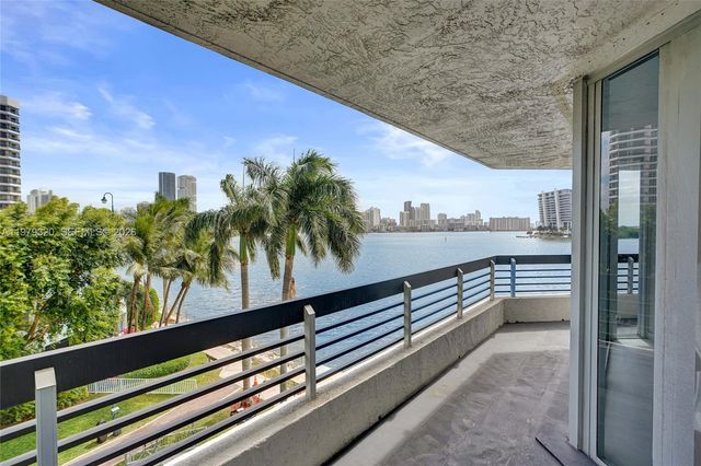 3530 Mystic Pointe Dr 415, Aventura, FL 33180