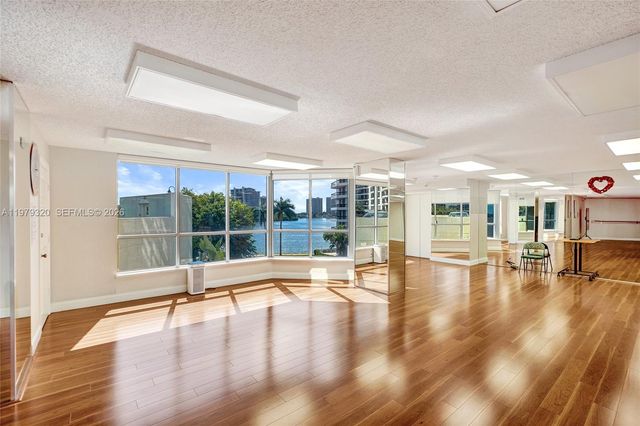 3530 Mystic Pointe Dr 415, Aventura, FL 33180