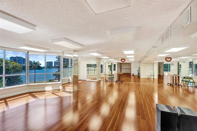 3530 Mystic Pointe Dr 415, Aventura, FL 33180