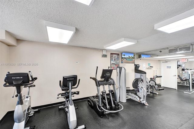 3530 Mystic Pointe Dr 415, Aventura, FL 33180