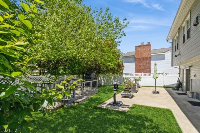 1 Hollywood Dr, Woodbridge Twp., NJ 07095