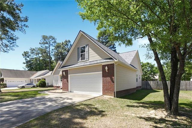 106 Holly Lane, Raeford, NC 28376
