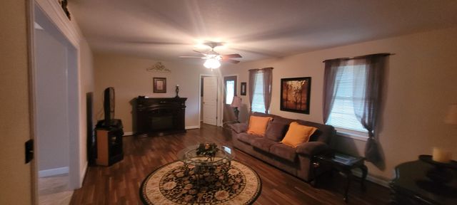 104 Oak Crest Dr, Tennessee Ridge, TN 37178