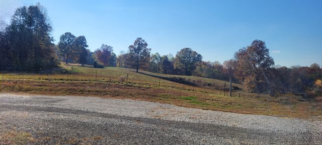 104 Oak Crest Dr, Tennessee Ridge, TN 37178