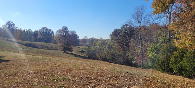 104 Oak Crest Dr, Tennessee Ridge, TN 37178
