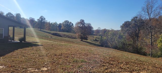 104 Oak Crest Dr, Tennessee Ridge, TN 37178