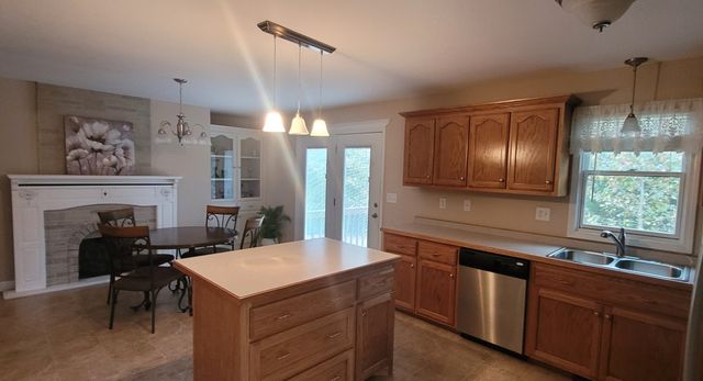 104 Oak Crest Dr, Tennessee Ridge, TN 37178