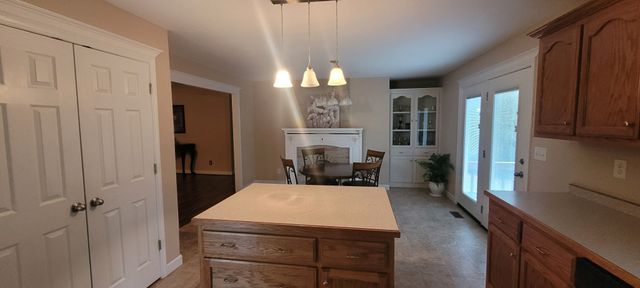 104 Oak Crest Dr, Tennessee Ridge, TN 37178