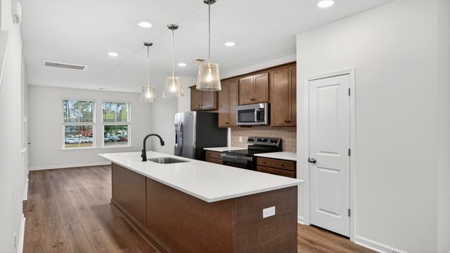 4633 Forest Hills Drive 601, North Charleston, SC 29418