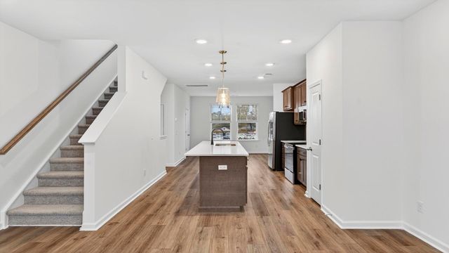 4633 Forest Hills Drive 601, North Charleston, SC 29418