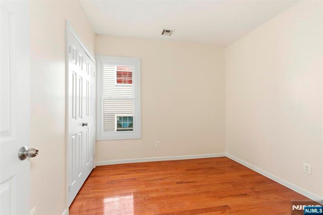 267 S 8th Street, Newark, NJ 07103