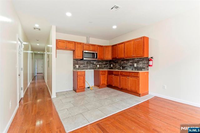 267 S 8th Street, Newark, NJ 07103