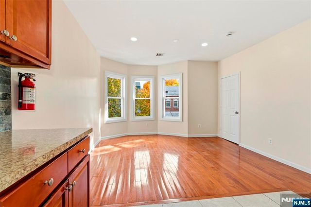 267 S 8th Street, Newark, NJ 07103