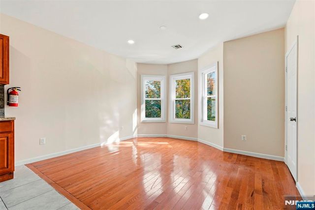 267 S 8th Street, Newark, NJ 07103