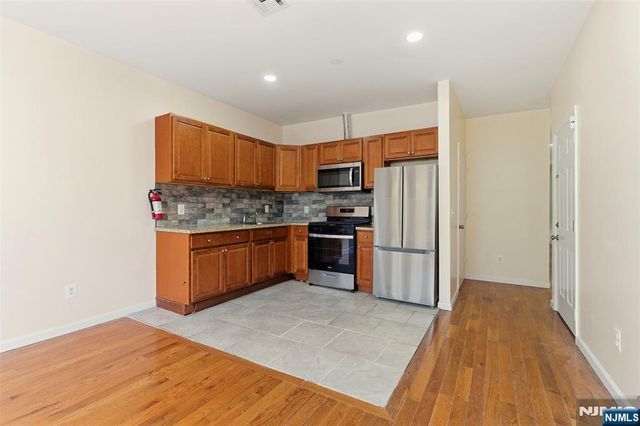 267 S 8th Street, Newark, NJ 07103