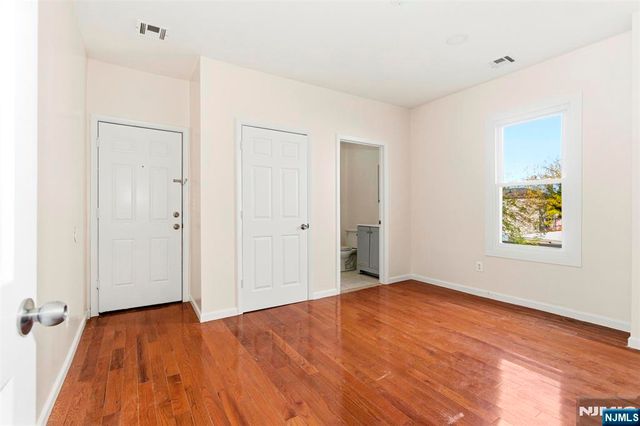 267 S 8th Street, Newark, NJ 07103