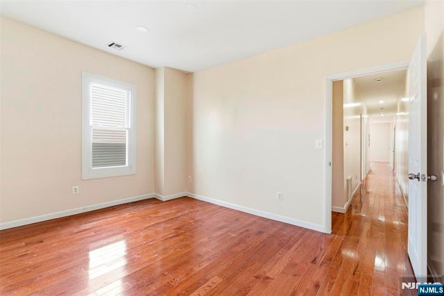 267 S 8th Street, Newark, NJ 07103