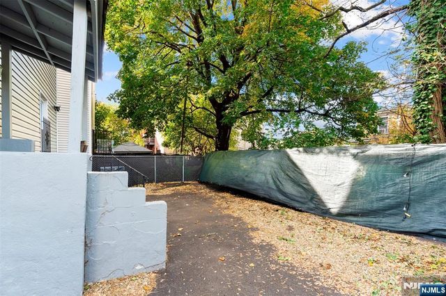 267 S 8th Street, Newark, NJ 07103