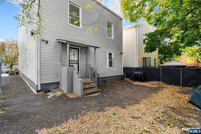 267 S 8th Street, Newark, NJ 07103