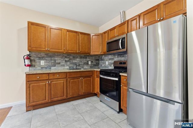 267 S 8th Street, Newark, NJ 07103