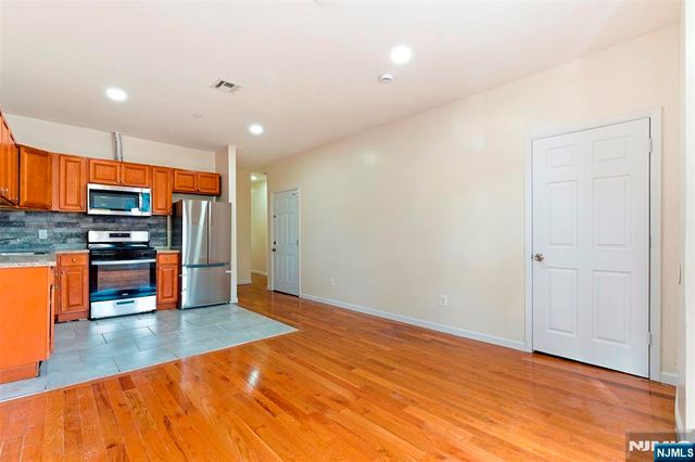 267 S 8th Street, Newark, NJ 07103
