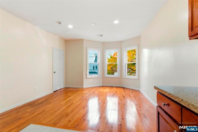 267 S 8th Street, Newark, NJ 07103