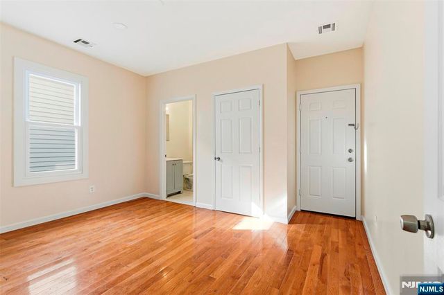 267 S 8th Street, Newark, NJ 07103