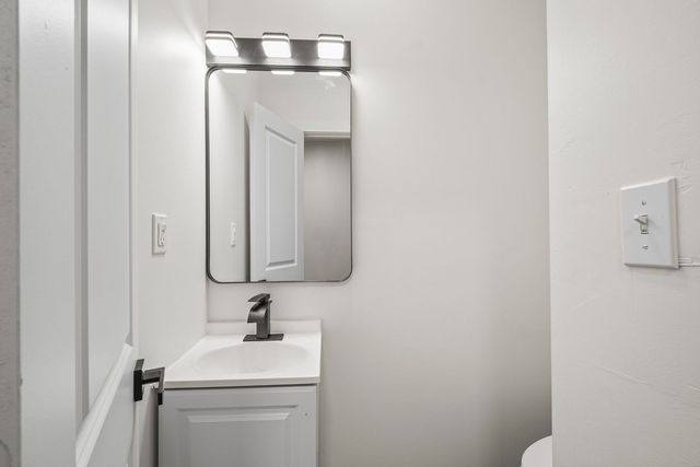 2622 N Central Park Avenue, Chicago, IL 60647