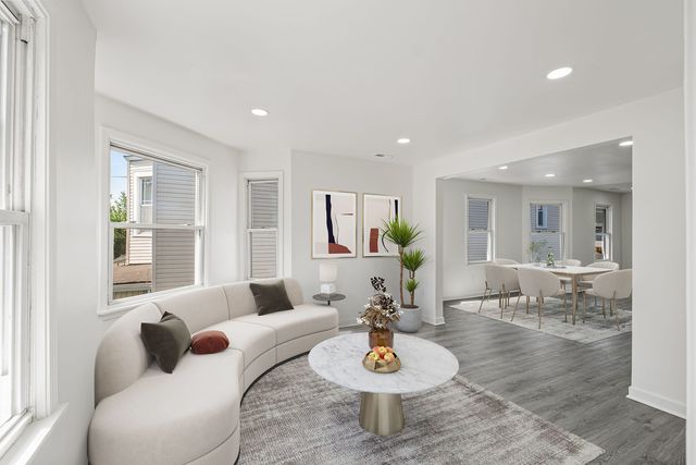 2622 N Central Park Avenue, Chicago, IL 60647