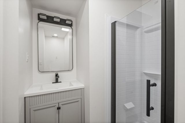 2622 N Central Park Avenue, Chicago, IL 60647