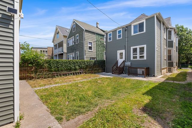 2622 N Central Park Avenue, Chicago, IL 60647