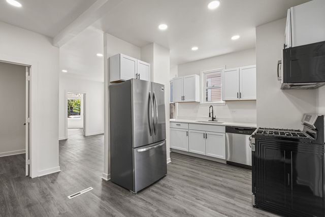 2622 N Central Park Avenue, Chicago, IL 60647