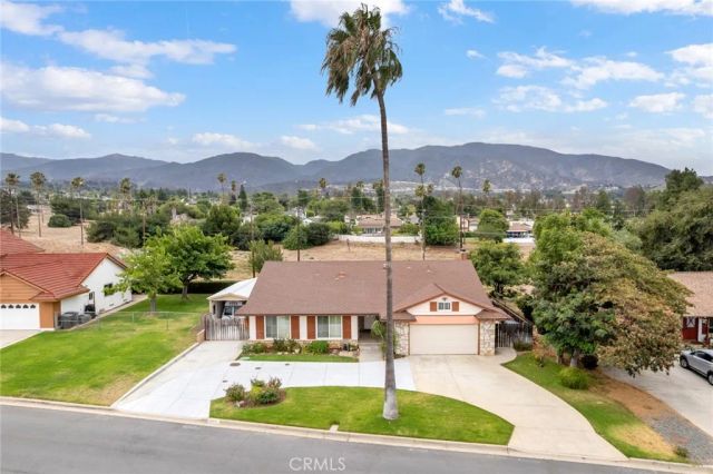1900 Brae Burn Drive, Corona, CA 92882