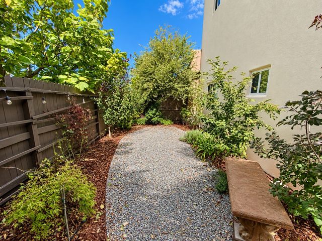 1554 moki Lane, Santa Fe, NM 87507