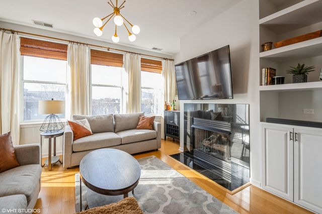 1245 N Orleans Street 904, Chicago, IL 60610
