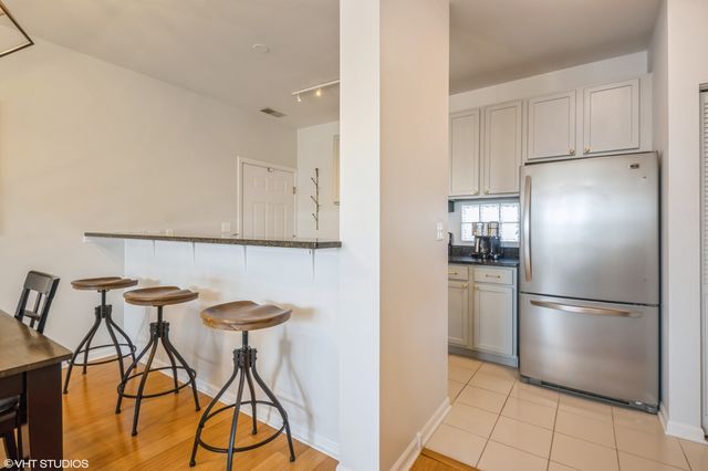 1245 N Orleans Street 904, Chicago, IL 60610