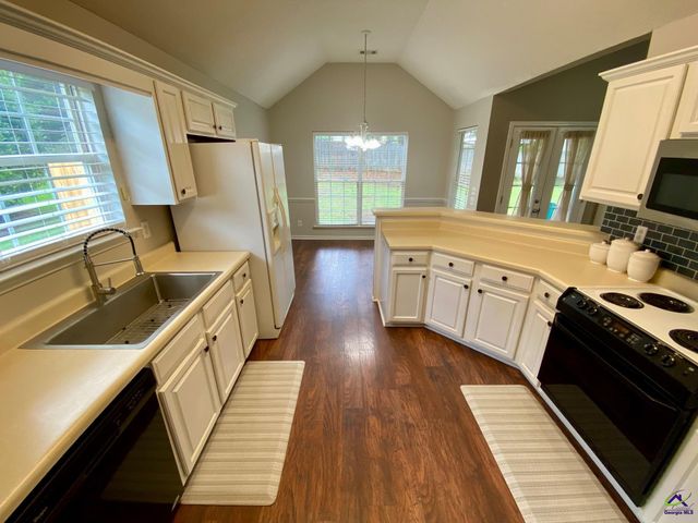 525 Sugarloaf Drive, Macon, GA 31204
