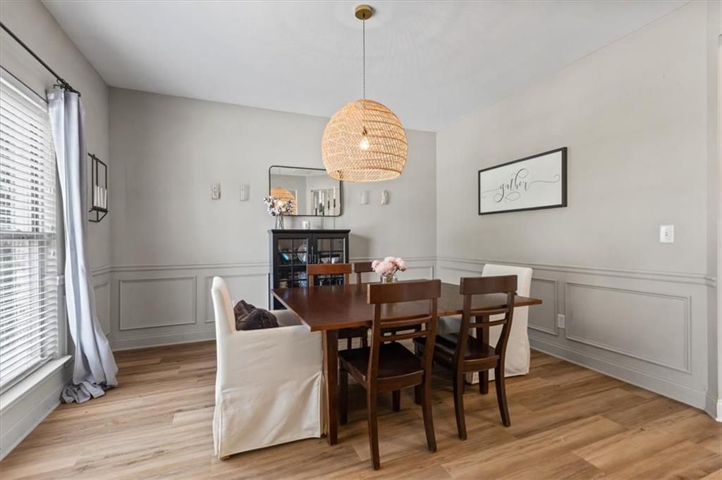 Image 10 of property listing at 4275 Hunters Walk Way, Cumming, GA 30028