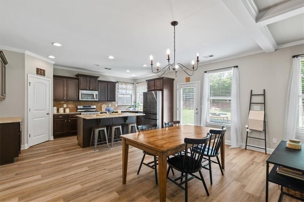 Image 11 of property listing at 4275 Hunters Walk Way, Cumming, GA 30028