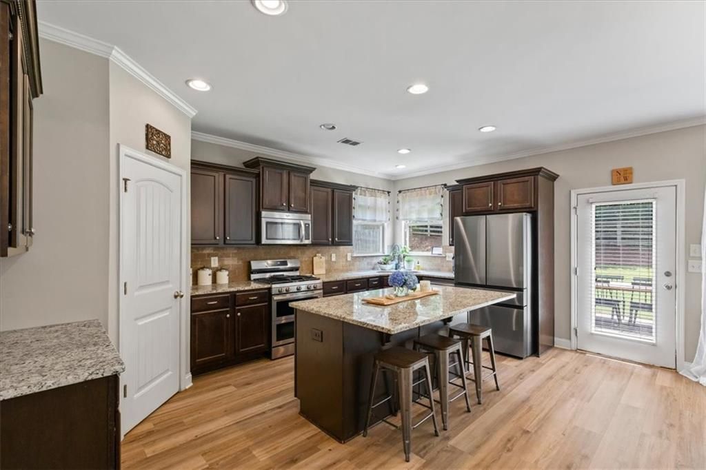 Image 12 of property listing at 4275 Hunters Walk Way, Cumming, GA 30028