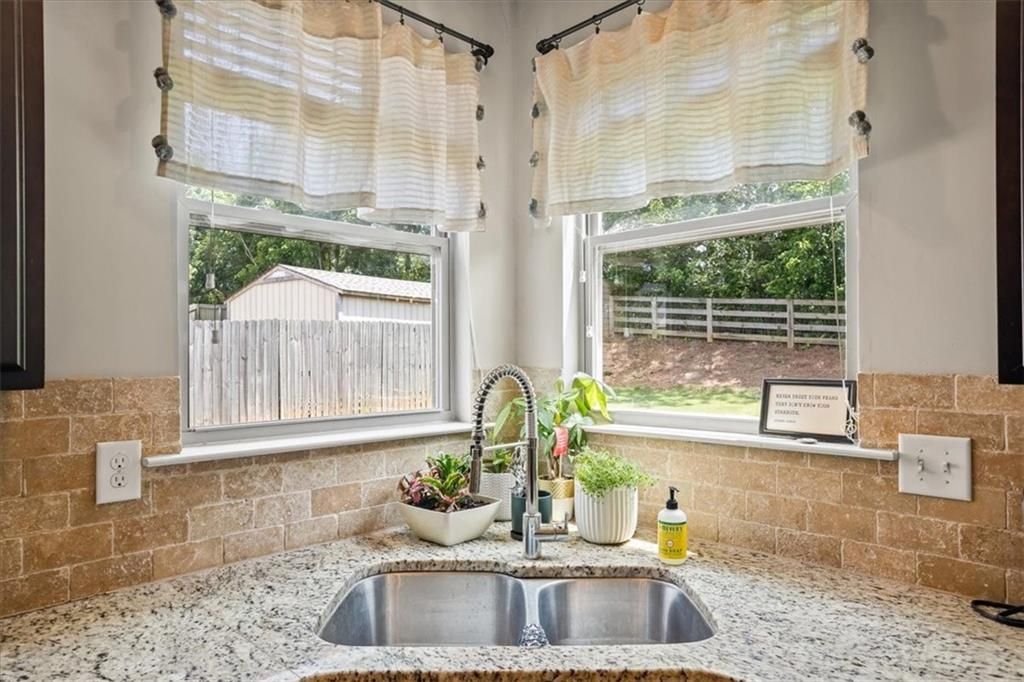 Image 14 of property listing at 4275 Hunters Walk Way, Cumming, GA 30028