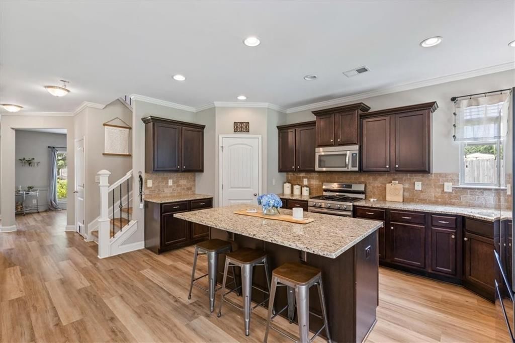 Image 15 of property listing at 4275 Hunters Walk Way, Cumming, GA 30028