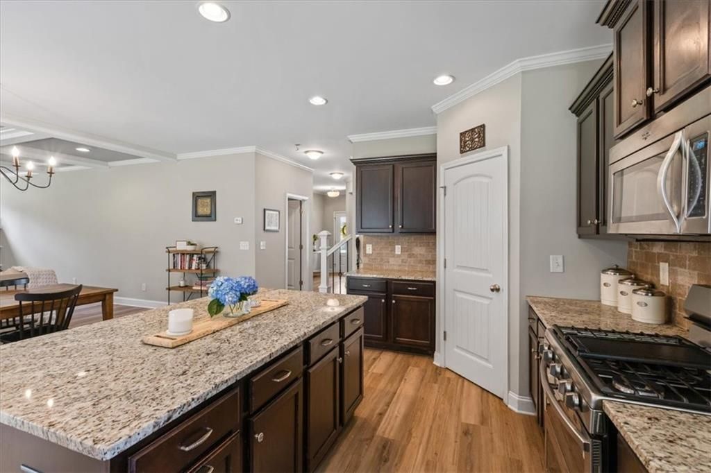 Image 16 of property listing at 4275 Hunters Walk Way, Cumming, GA 30028