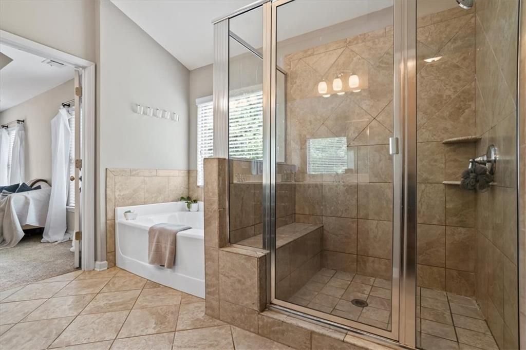 Image 25 of property listing at 4275 Hunters Walk Way, Cumming, GA 30028