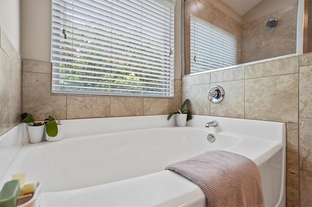 Image 27 of property listing at 4275 Hunters Walk Way, Cumming, GA 30028