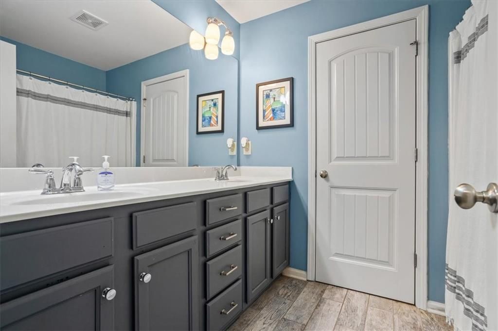 Image 31 of property listing at 4275 Hunters Walk Way, Cumming, GA 30028