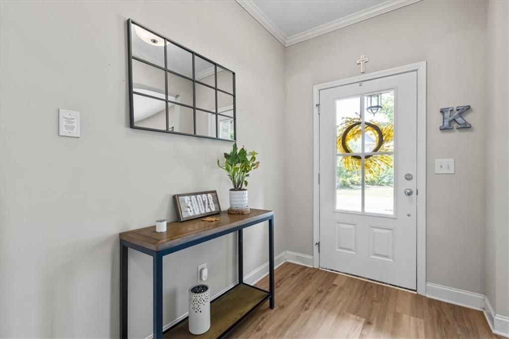 Image 6 of property listing at 4275 Hunters Walk Way, Cumming, GA 30028